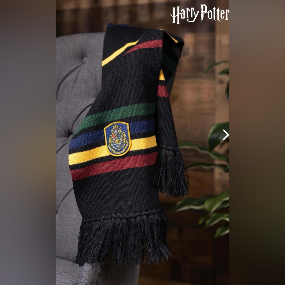 NWT Elope Harry Potter Hogwarts Black Striped knit Scarf